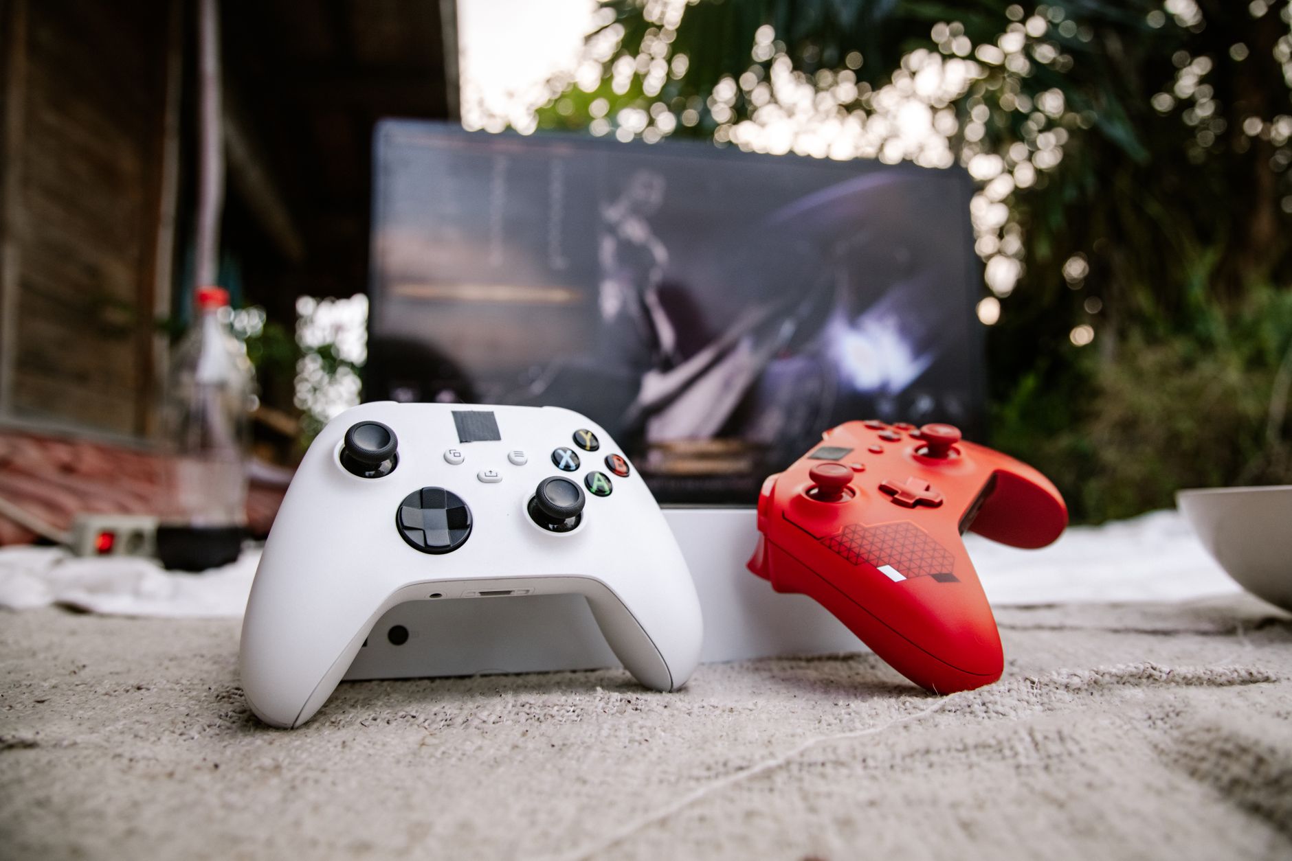Cena gamepad Xbox kontroler – ile realnie kosztuje | Cena gamepad Xbox kontroler – Cena gamepad Xbox kontroler – ile realnie kosztuje pad do konsoli i PC - ilustracja artykulu